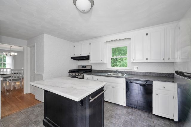 25 Foxtail Rd, Hanover, MA 02339