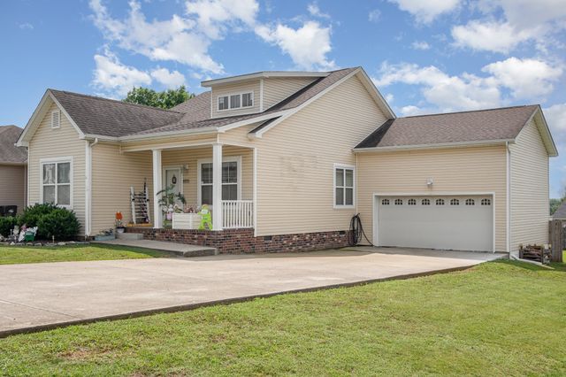 1970 Woodbury Ln, Columbia, TN 38401
