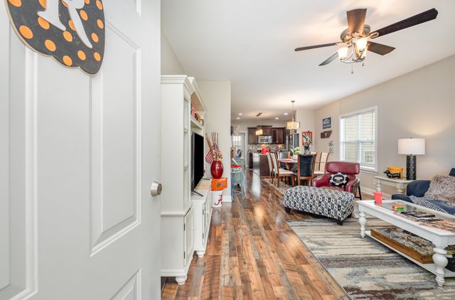 1970 Woodbury Ln, Columbia, TN 38401