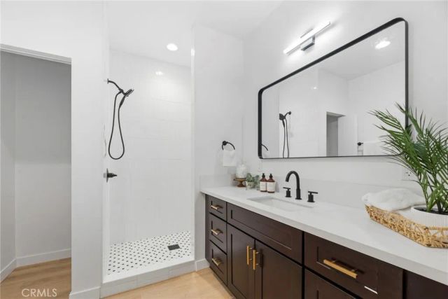 1189 Crehnshaw, Los Angeles, CA 90019