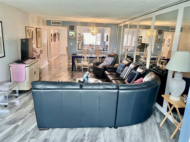 9787 N BELFORT Circle 307, Tamarac, FL 33321
