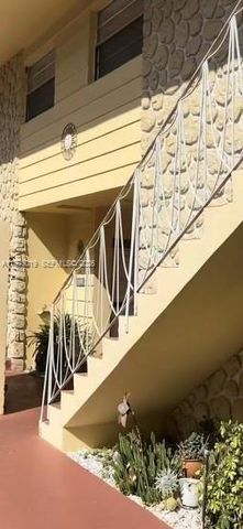 1755 Venice Ln 10W, North Miami, FL 33181