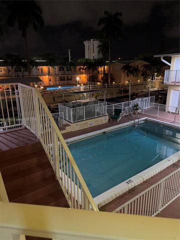 1755 Venice Ln 10W, North Miami, FL 33181