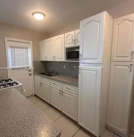 1755 Venice Ln 10W, North Miami, FL 33181