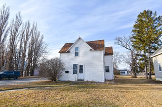 715 8th Street E, Thief River Falls, MN 56701