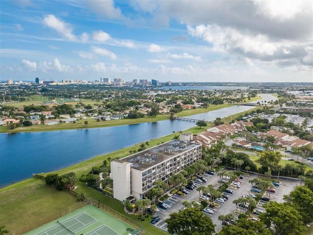 1830 Embassy Drive 403, West Palm Beach, FL 33401