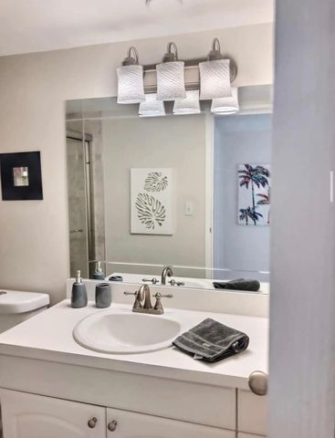 1830 Embassy Drive 403, West Palm Beach, FL 33401