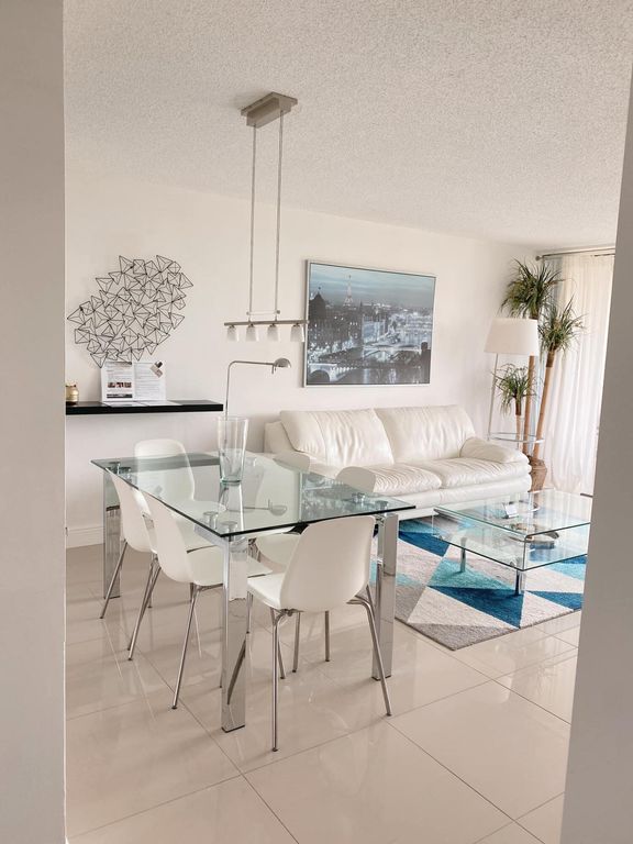 1830 Embassy Drive 403, West Palm Beach, FL 33401