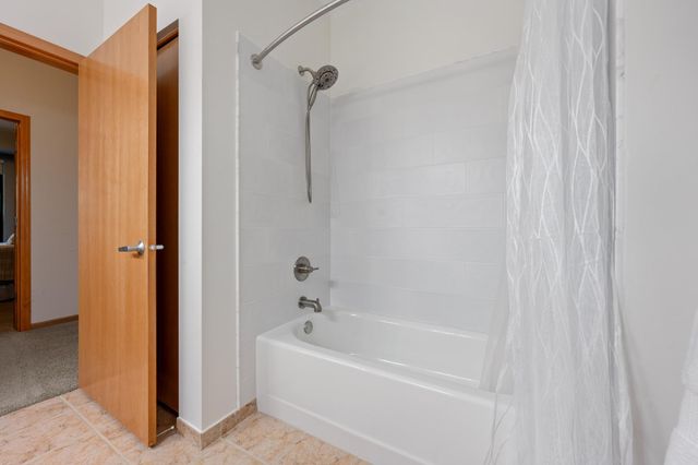 2565 Franklin Avenue 313, Saint Paul, MN 55114