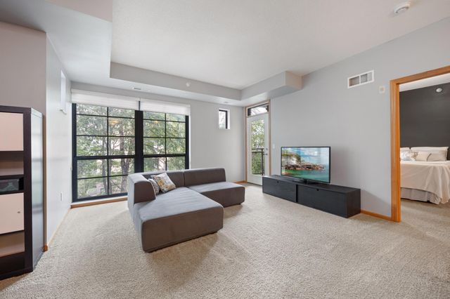 2565 Franklin Avenue 313, Saint Paul, MN 55114