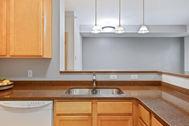 2565 Franklin Avenue 313, Saint Paul, MN 55114