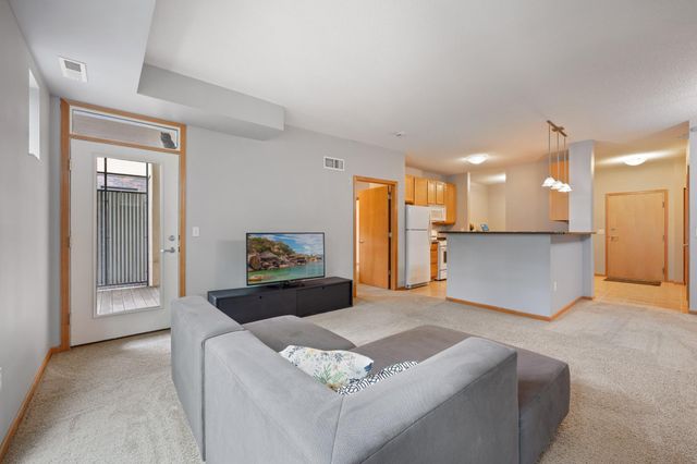 2565 Franklin Avenue 313, Saint Paul, MN 55114