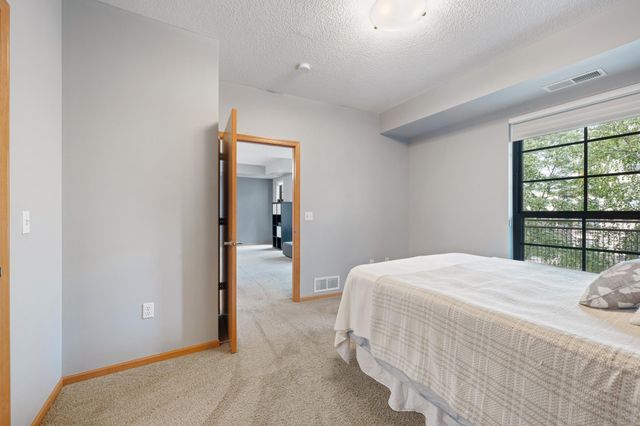 2565 Franklin Avenue 313, Saint Paul, MN 55114