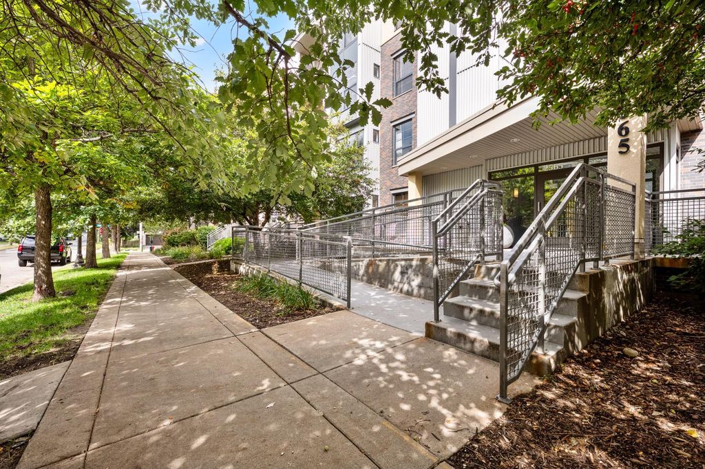 2565 Franklin Avenue 313, Saint Paul, MN 55114