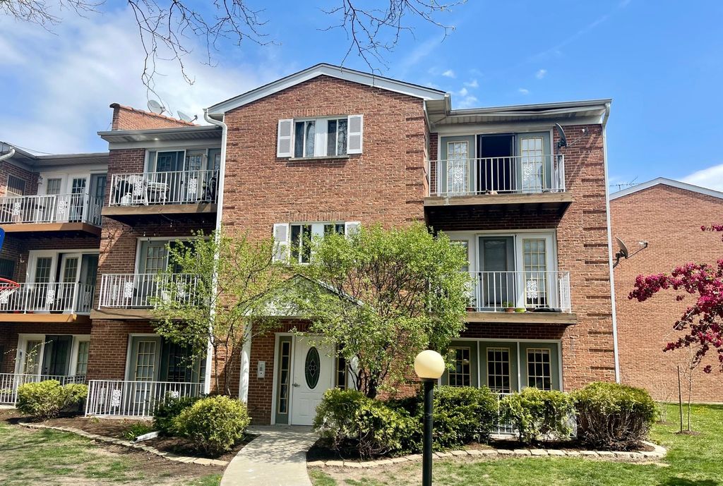 4276 Central Road 302, Glenview, IL 60025