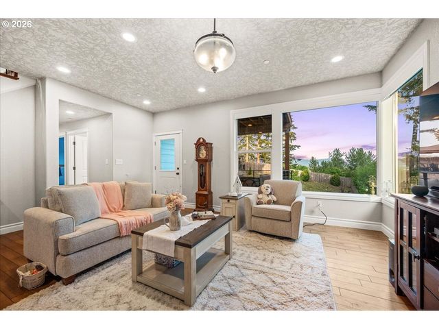 1852 N COLUMBIA RIDGE Way, Washougal, WA 98671