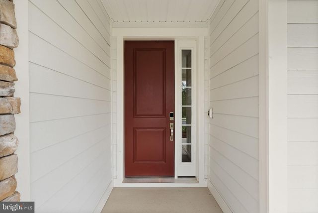 121 COWBIRD ST, Lake Frederick, VA 22630