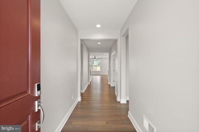 121 COWBIRD ST, Lake Frederick, VA 22630