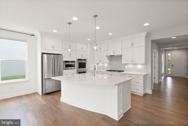 121 COWBIRD ST, Lake Frederick, VA 22630
