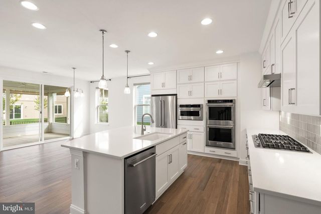 121 COWBIRD ST, Lake Frederick, VA 22630