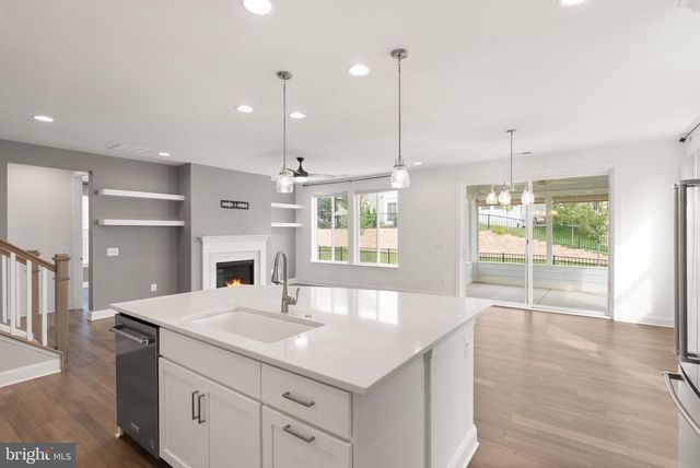 121 COWBIRD ST, Lake Frederick, VA 22630