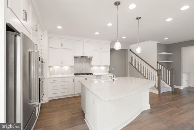 121 COWBIRD ST, Lake Frederick, VA 22630