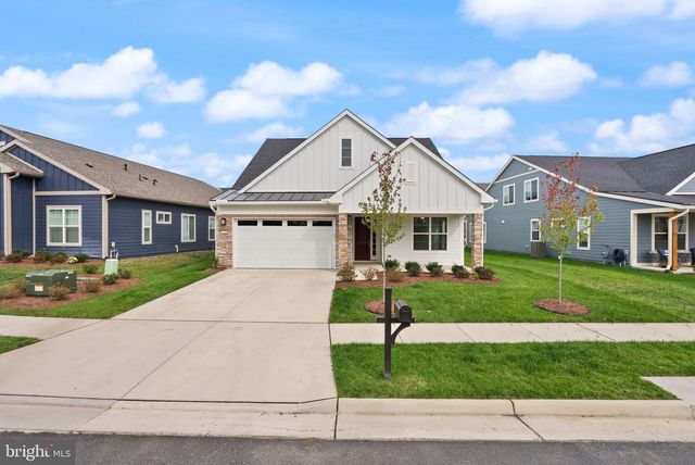 121 COWBIRD ST, Lake Frederick, VA 22630