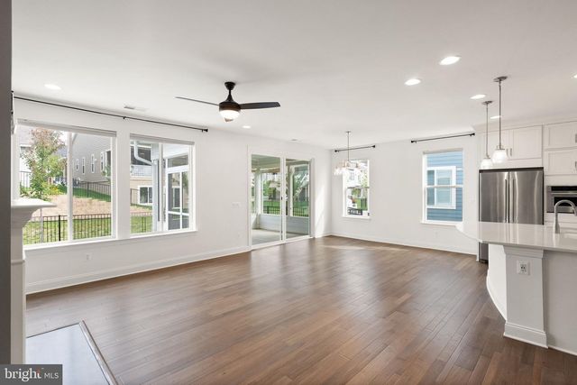 121 COWBIRD ST, Lake Frederick, VA 22630