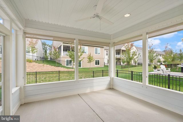 121 COWBIRD ST, Lake Frederick, VA 22630