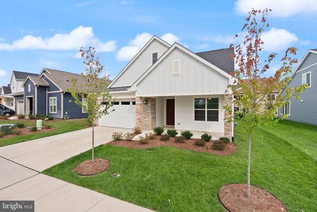 121 COWBIRD ST, Lake Frederick, VA 22630