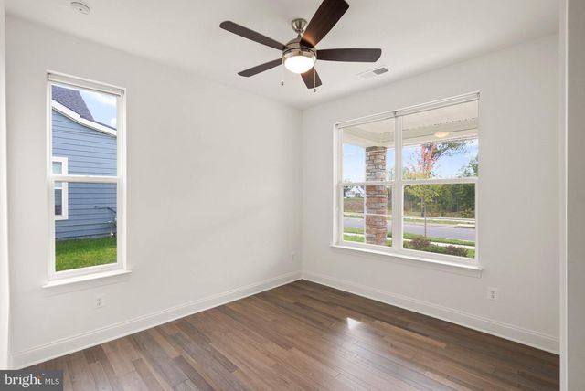 121 COWBIRD ST, Lake Frederick, VA 22630