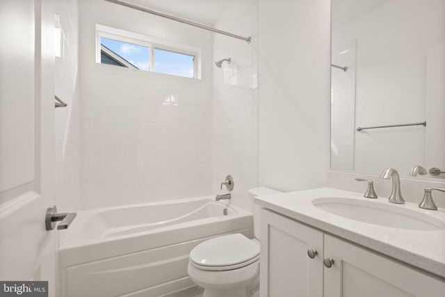 121 COWBIRD ST, Lake Frederick, VA 22630