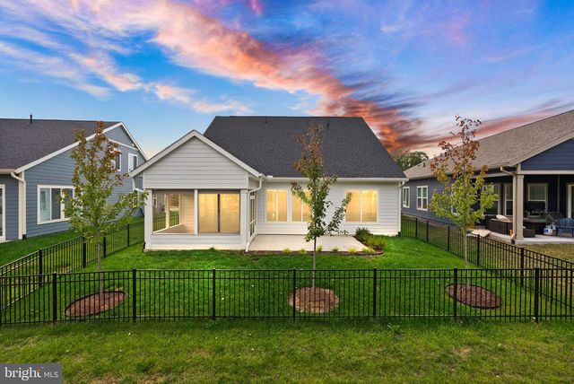 121 COWBIRD ST, Lake Frederick, VA 22630