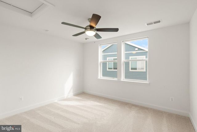 121 COWBIRD ST, Lake Frederick, VA 22630
