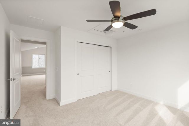 121 COWBIRD ST, Lake Frederick, VA 22630