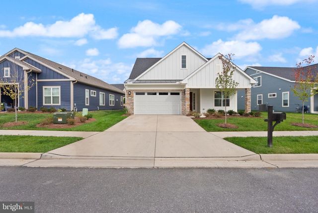 121 COWBIRD ST, Lake Frederick, VA 22630