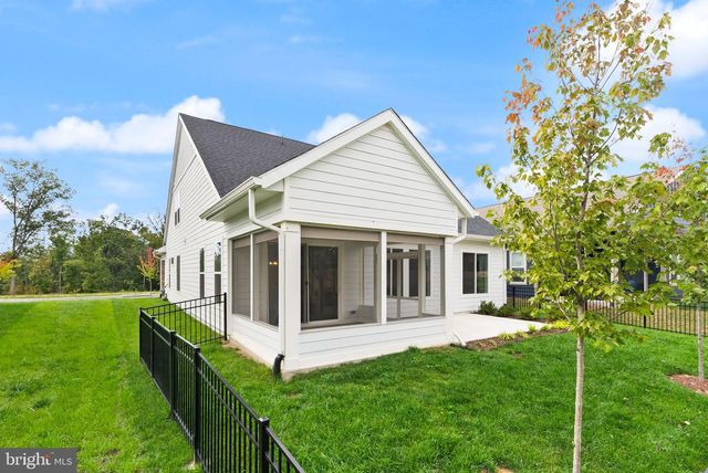 121 COWBIRD ST, Lake Frederick, VA 22630