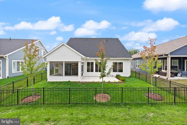 121 COWBIRD ST, Lake Frederick, VA 22630
