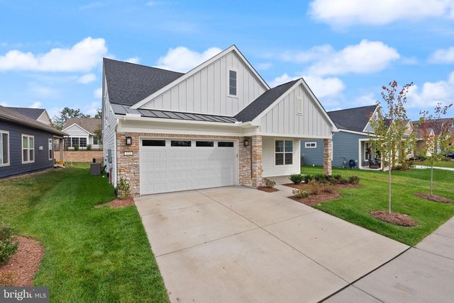 121 COWBIRD ST, Lake Frederick, VA 22630