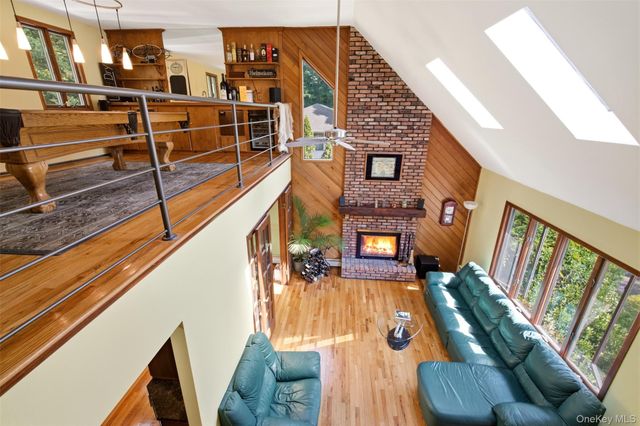 29 Vineyard Road, Huntington, NY 11743