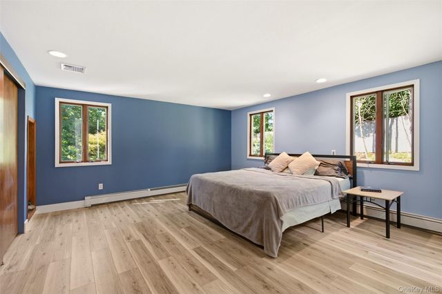 29 Vineyard Road, Huntington, NY 11743