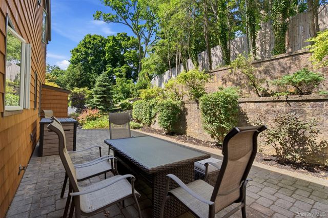 29 Vineyard Road, Huntington, NY 11743