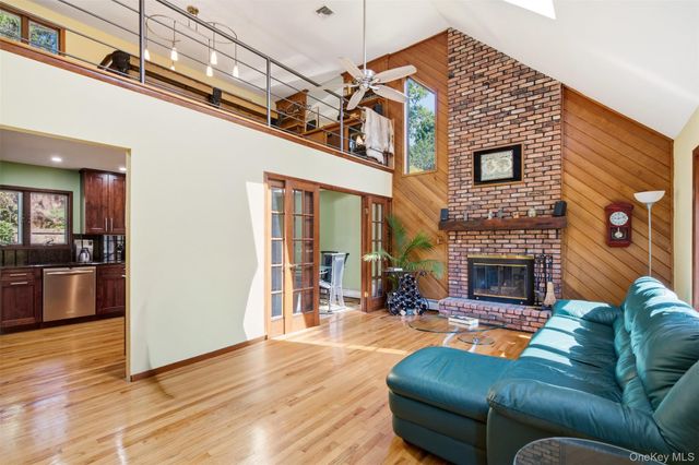 29 Vineyard Road, Huntington, NY 11743