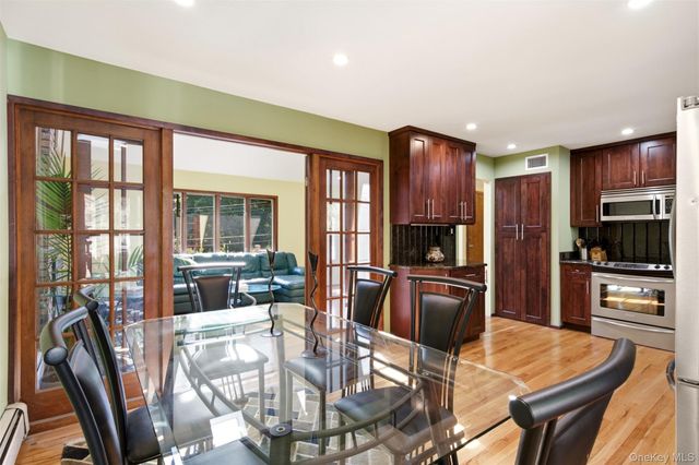 29 Vineyard Road, Huntington, NY 11743