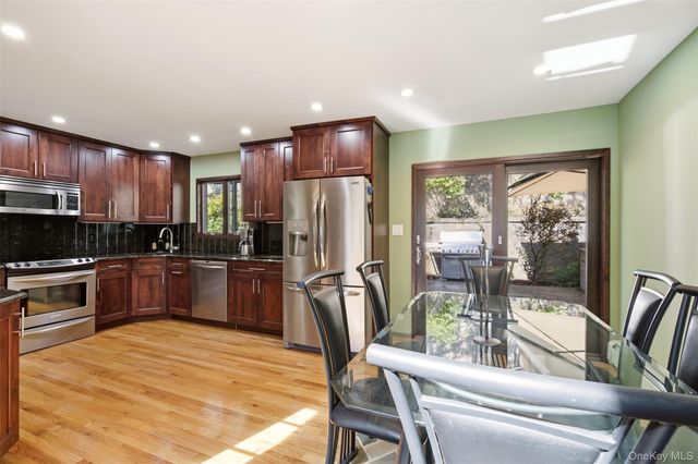 29 Vineyard Road, Huntington, NY 11743