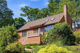 29 Vineyard Road, Huntington, NY 11743