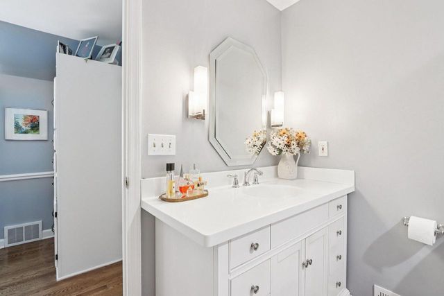 840 Kurtis DRIVE, Elm Grove, WI 53122