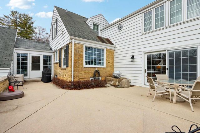 840 Kurtis DRIVE, Elm Grove, WI 53122