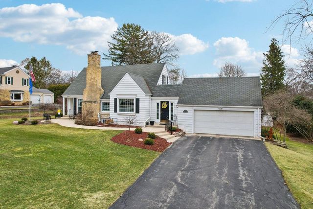 840 Kurtis DRIVE, Elm Grove, WI 53122