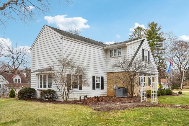 840 Kurtis DRIVE, Elm Grove, WI 53122